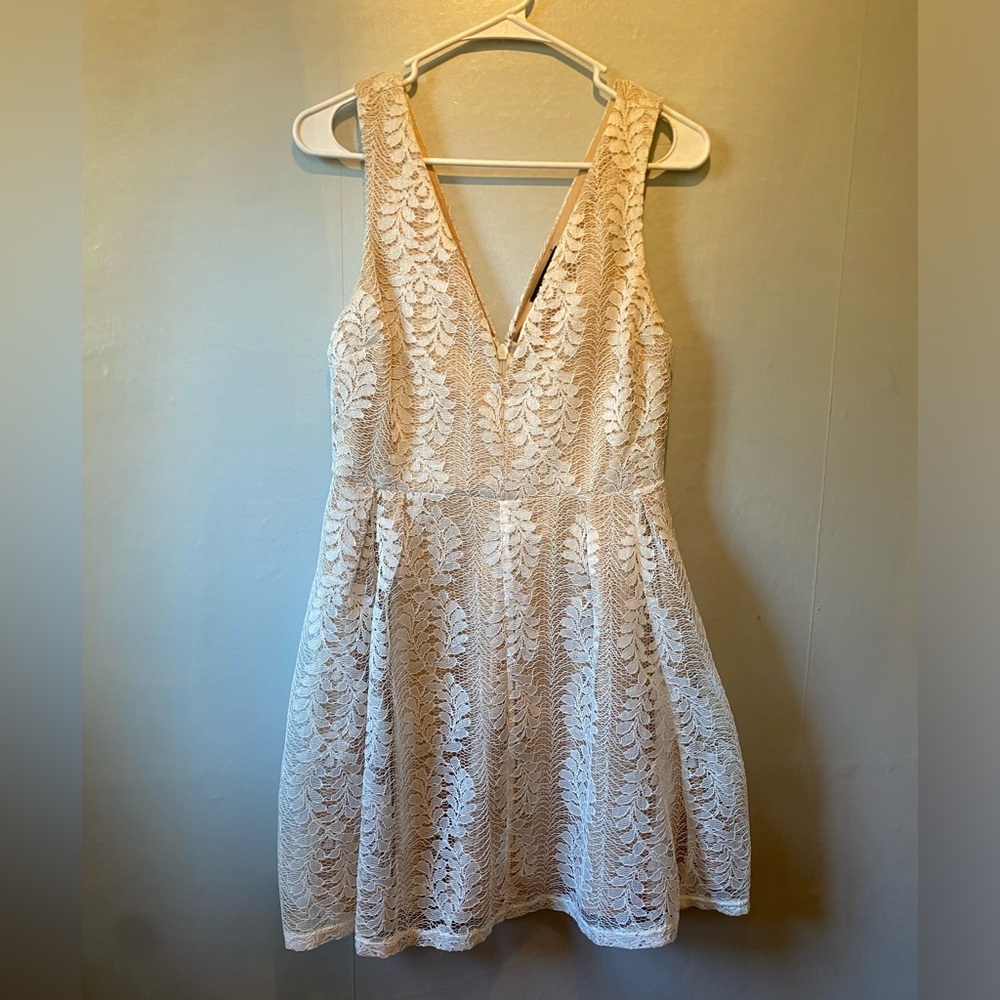 Lulus Ivory Lace Dress Sleeveless V-Neck Cocktail / Semi Formal / Party Dress/ M